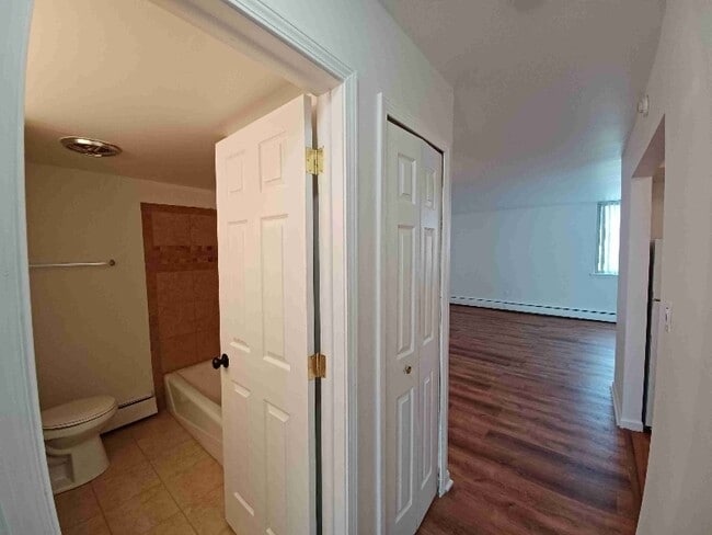 Building Photo - 1861 W 13 Mile Rd