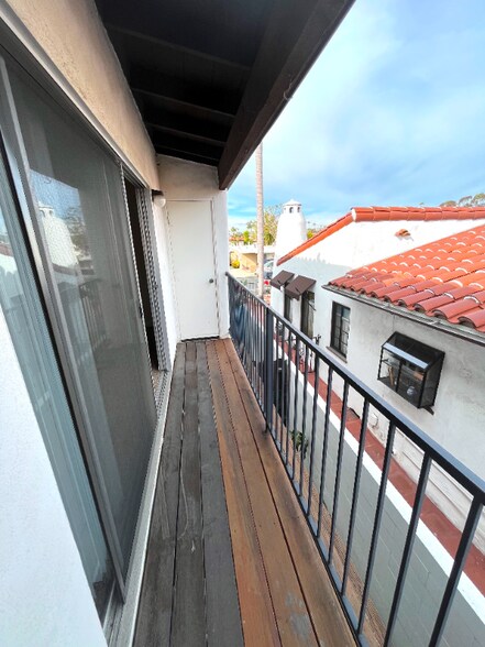Building Photo - 147 Avenida Serra