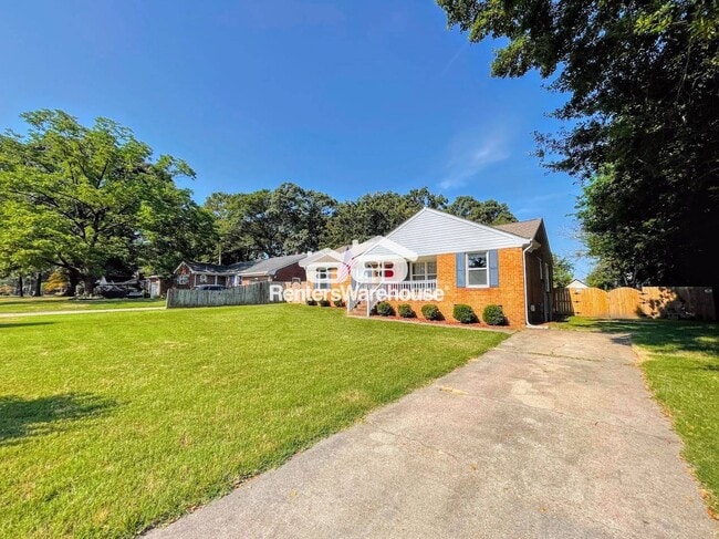 Building Photo - 2404 Haywood Ave