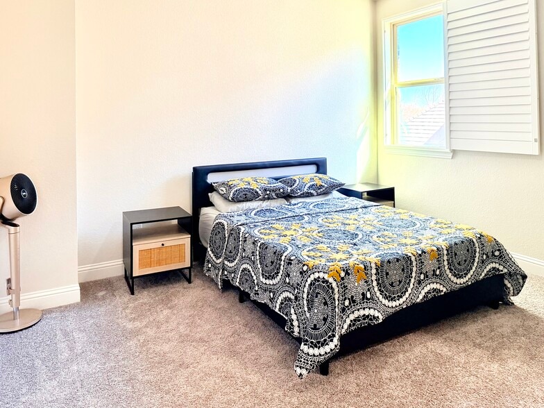 Building Photo - 6817 Golf Club Dr