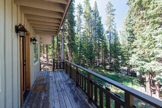 Building Photo - 392 Doris Dr