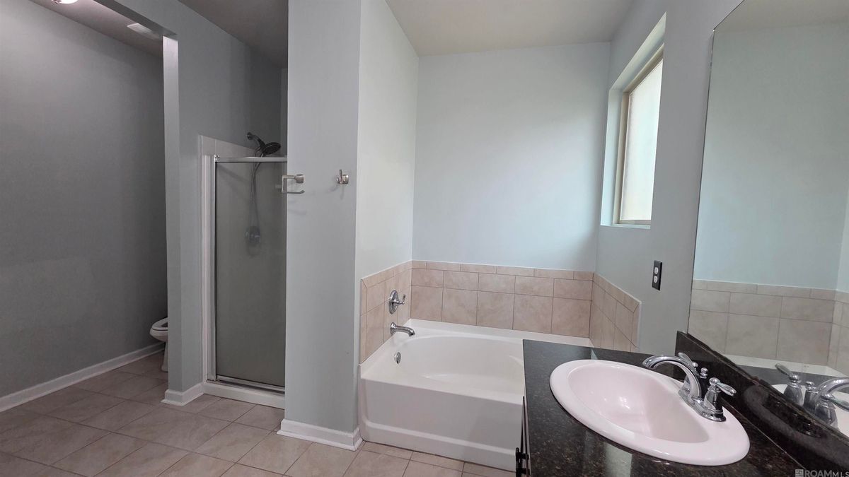Building Photo - 583 Fall River Dr