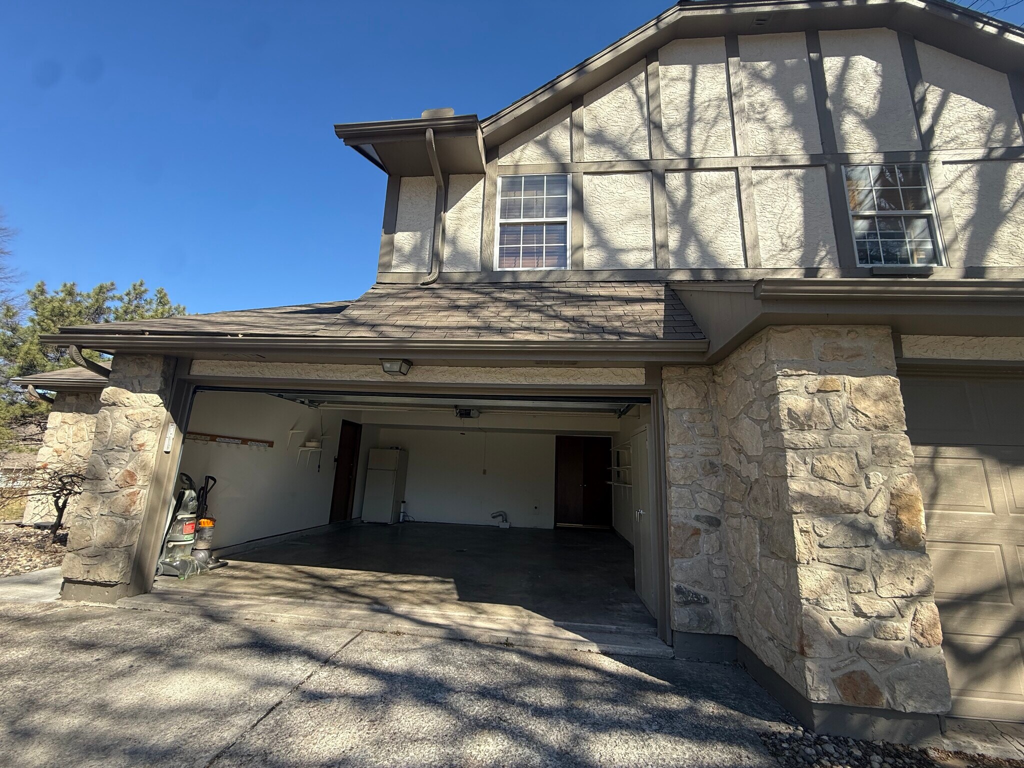 Building Photo - 1011 NW Porter Ct