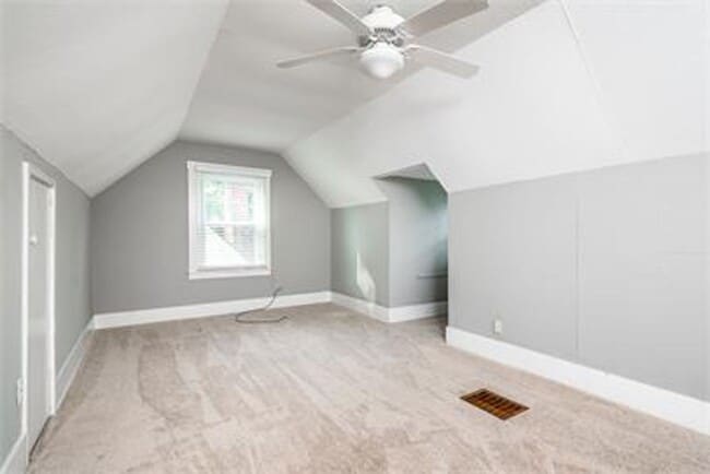 Building Photo - CHARMING HOME IN ST MATTHEWS FOR RENT