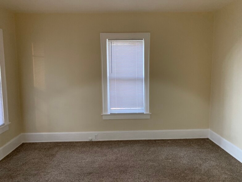 Building Photo - 2306 24th St NE