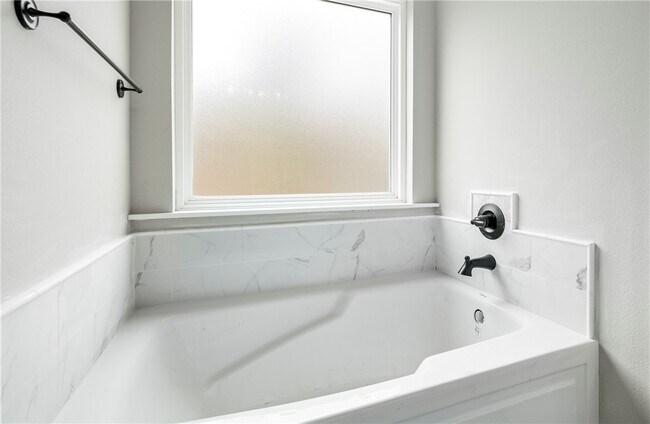 Building Photo - 19 Kirkcudbright Ln