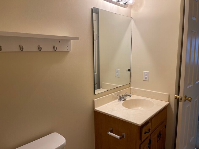 Building Photo - Move In Ready! $1195.00/month