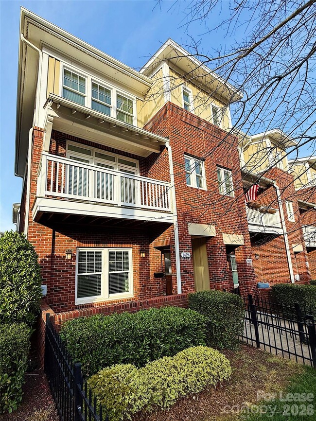 Building Photo - 1424 W 4th St