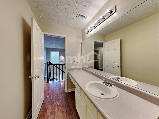 Building Photo - 2820 Wadley Ln