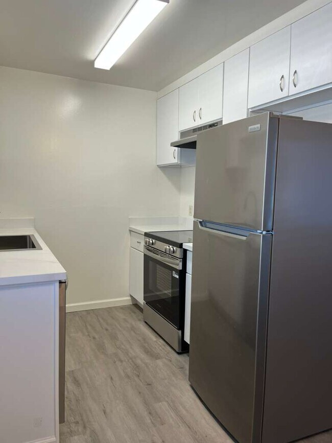 Building Photo - 1015 W Olive Ave