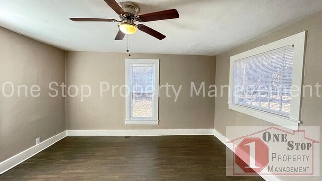 Building Photo - 3-bedroom, 2-bath in Liberty