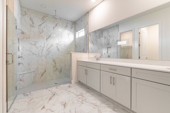 Building Photo - Exquisite 3-Bed 3.5-Bath Home in Prestigio...