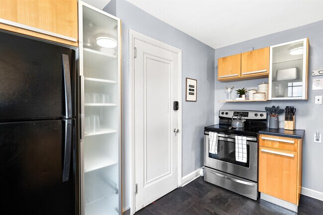 Building Photo - 522 W Hudson Ave