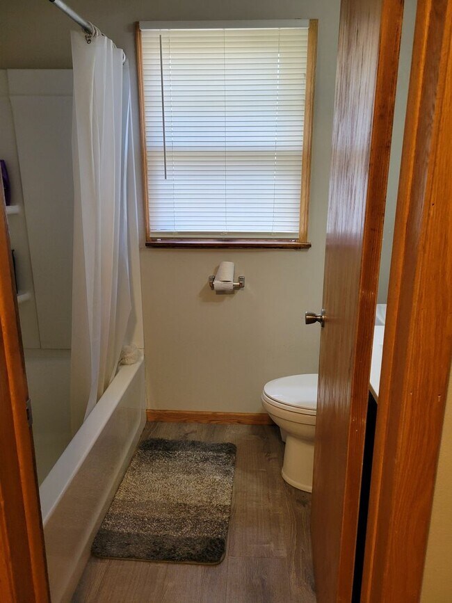 Building Photo - Single Family Home