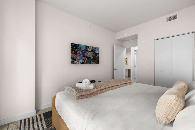 Building Photo - 11 NE 6th St