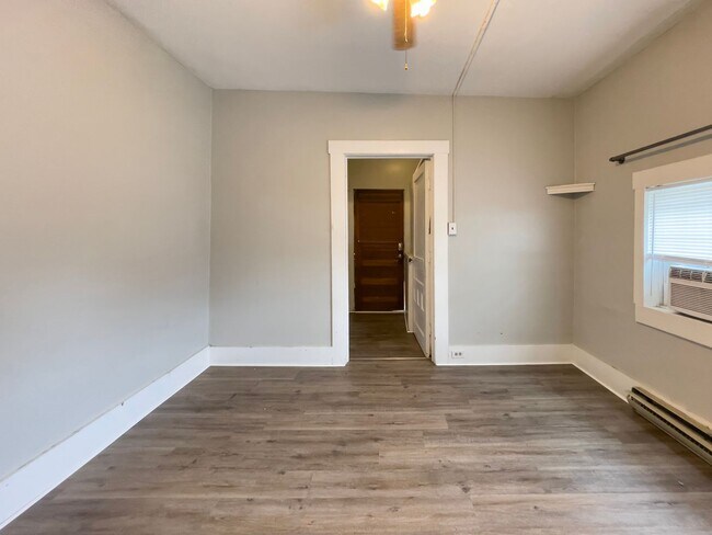 Building Photo - Cozy 1 bedroom Close to Campus