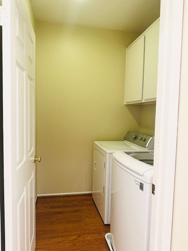 Building Photo - 820 Timberwood