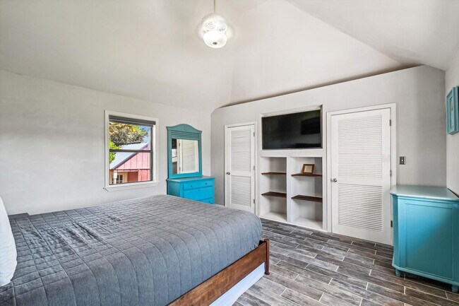 Building Photo - 2340 Grand Oaks Ln