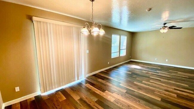 Building Photo - 3 Bed (+ bonus room) 2 Bath Home in Meridi...