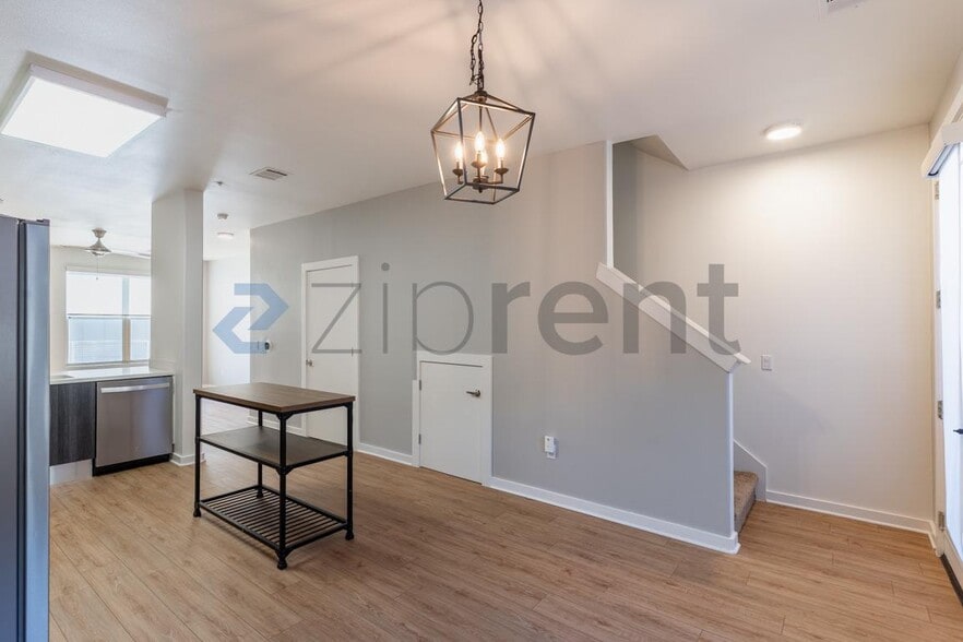 Building Photo - 7805 Cooper Ln