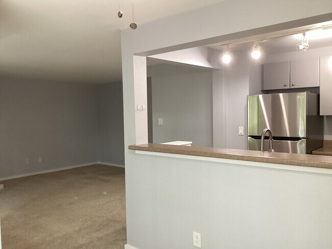Building Photo - Welcome Home to Comfort & Convenience in E...