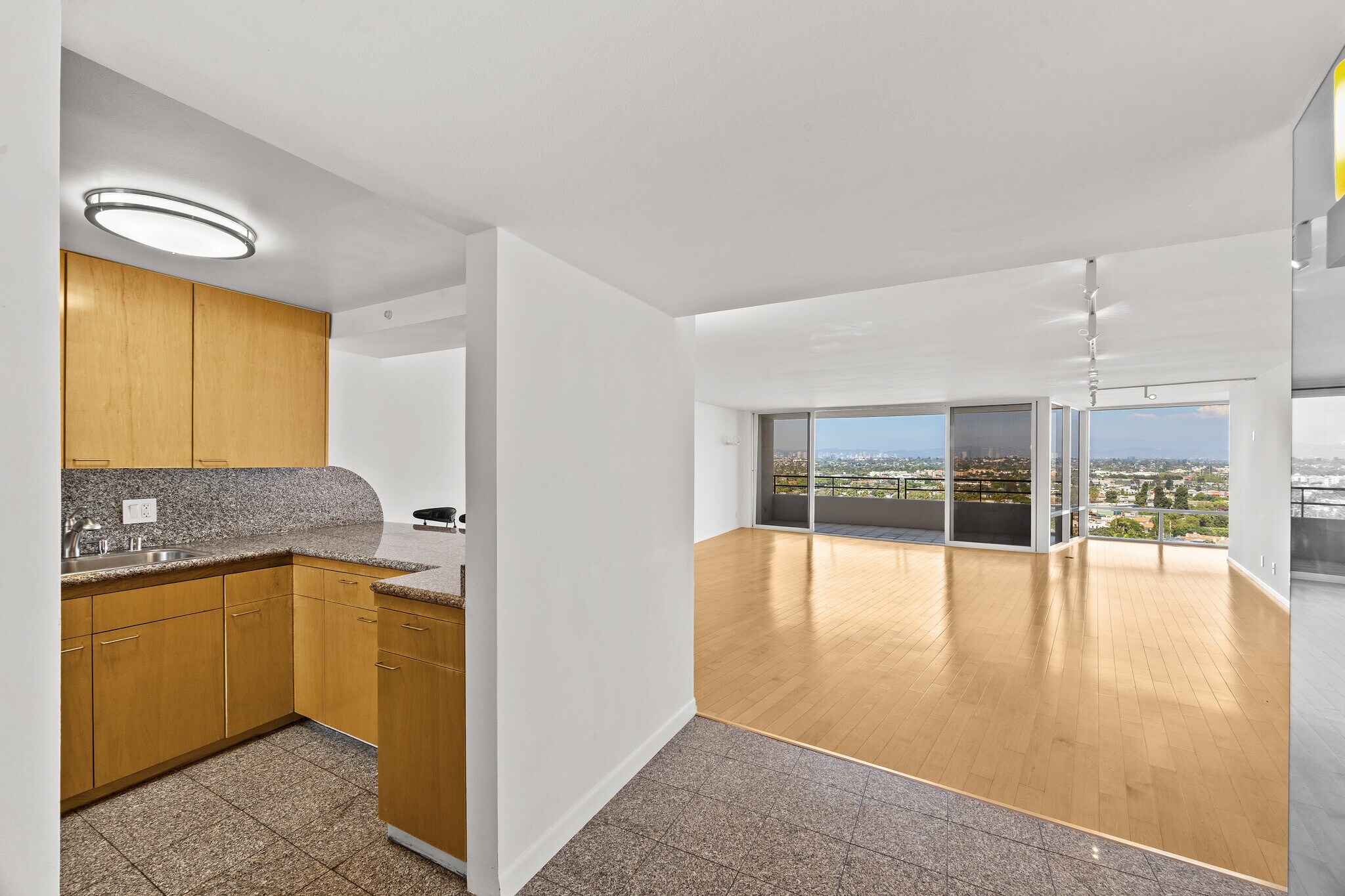 Building Photo - 4316 Marina City Dr