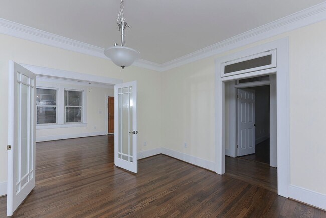 Building Photo - Cozy 3BR/2BA Home Steps from USC – PRE-LEA...