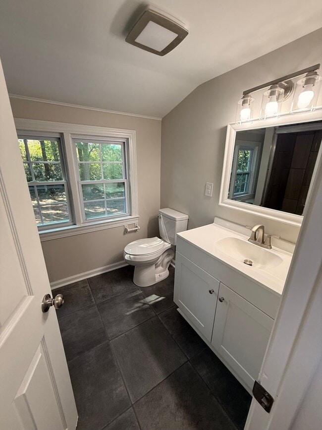 Building Photo - 578 Westmoreland Pl