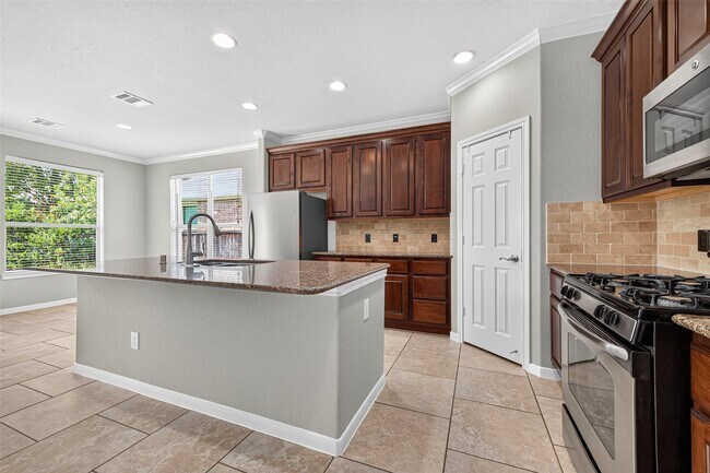 Building Photo - 50 Vershire Cir