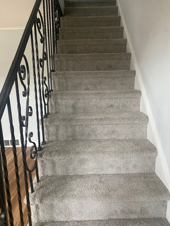 Building Photo - House for Rent in Upper Darby