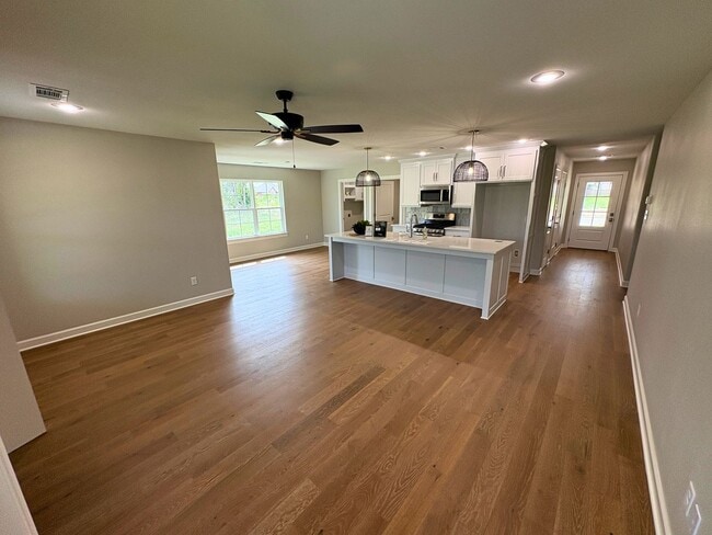Building Photo - Newly Constructed 3bd/2ba Home!