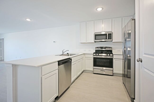 Building Photo - 2407 Shady Grv