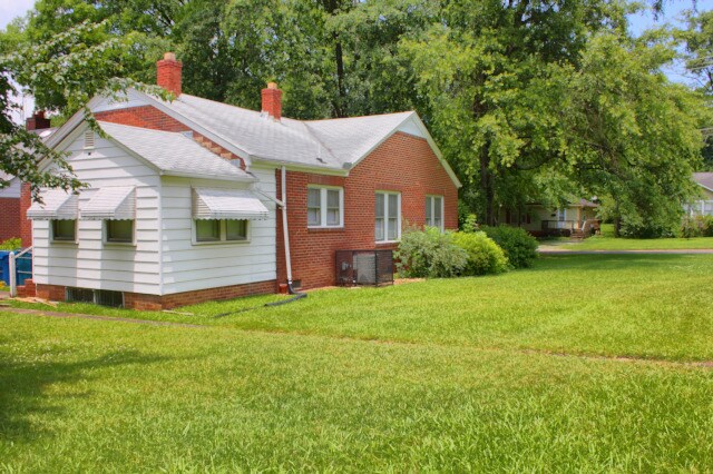 Building Photo - 303 W Carver St