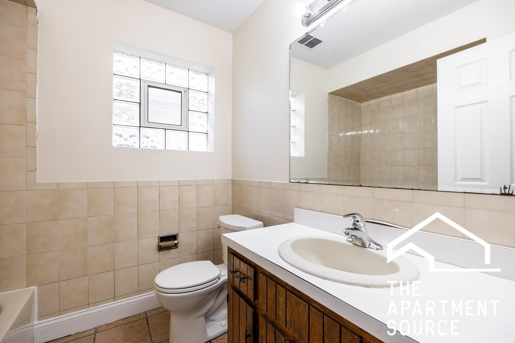 Building Photo - 6323 W Fullerton Ave