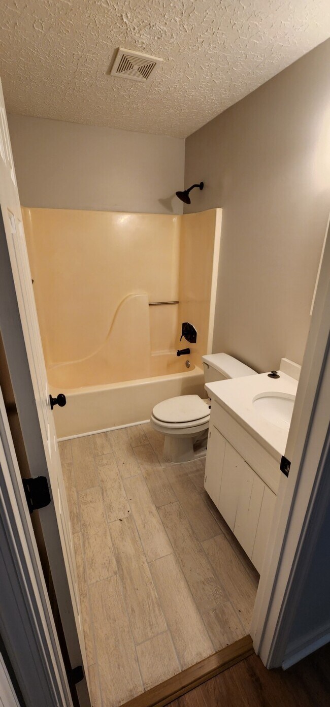 Building Photo - 102 Millwheel Ct