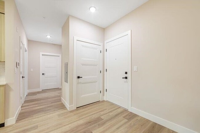 Building Photo - 304 61st St