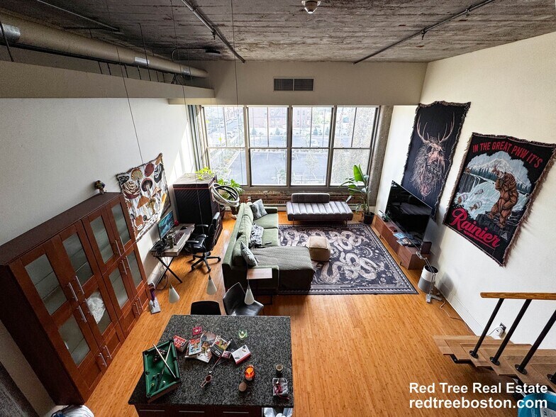 Building Photo - 156 Porter St