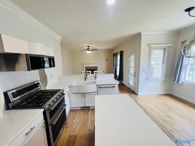 Building Photo - 1822 Gallop Dr SE