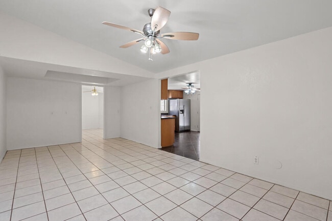 Building Photo - 1600 Sumac Dr
