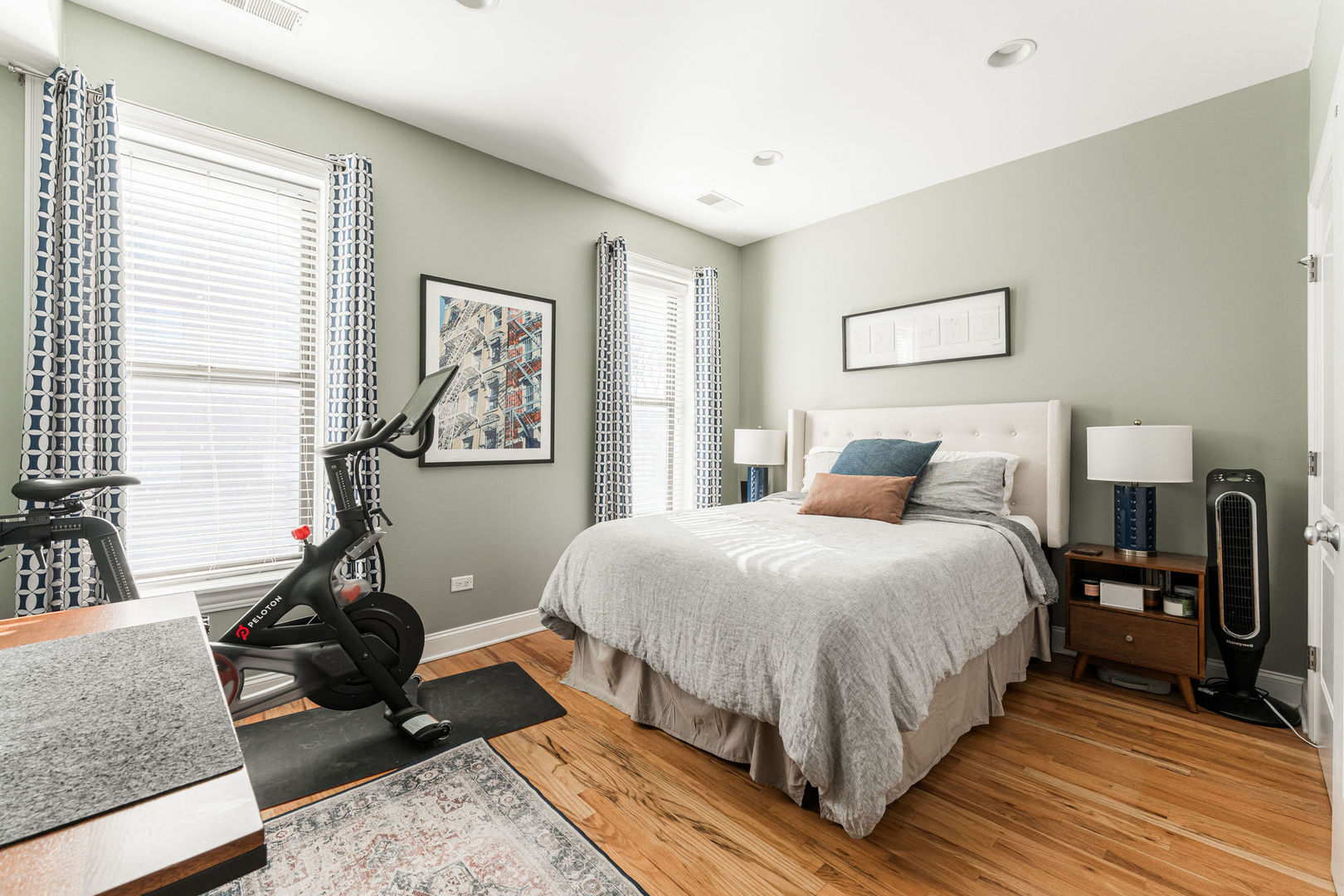 Building Photo - 726 W Addison St