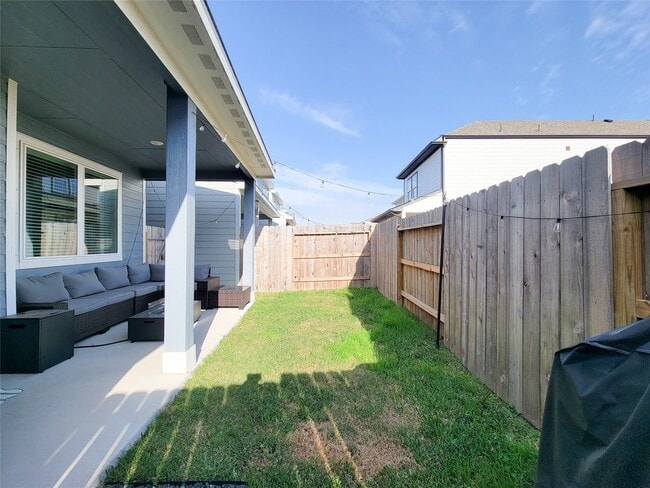 Building Photo - 710 Seafoam Ln