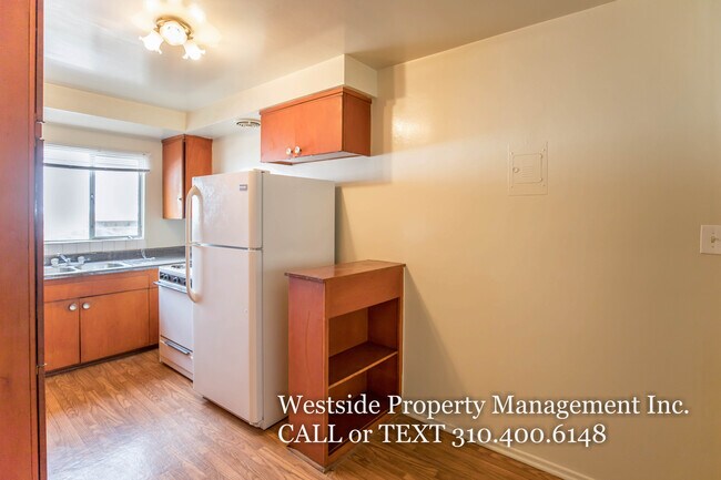 Building Photo - 808 6th St