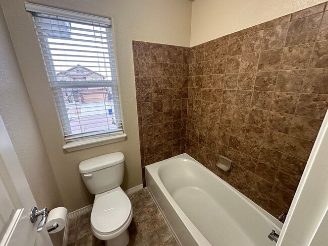 Building Photo - FANTASTIC 3 BEDROOM 2.5 BATHROOM LOCATED IN MESA RIDGE!!!