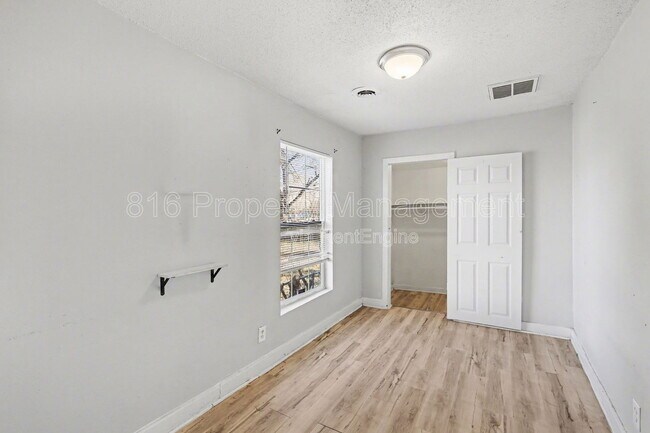 Building Photo - 7237 Wabash Ave