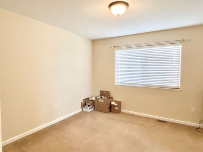 Building Photo - 2 Bedroom, 2.5 Bath Townhome with 2 Car Attached Garage in Fort Collins, Colorado