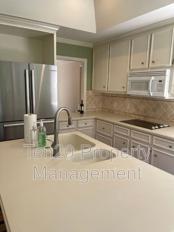 Building Photo - 1544 Glencoe Dr