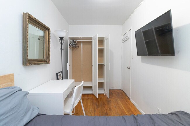 Building Photo - 316 E 96th St