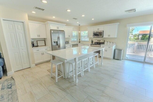 Building Photo - 5021 Porpoise Pl