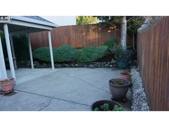 Building Photo - Charming 3-Bedroom Home with Covered Patio...