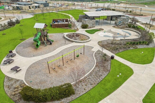 Building Photo - 905 Lady Bird Dr